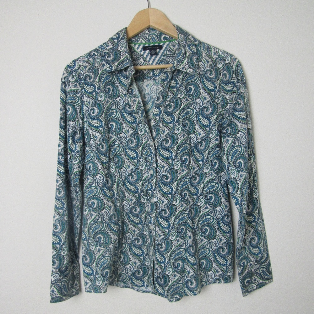 Tommy Hilfiger paisley button up top.   E